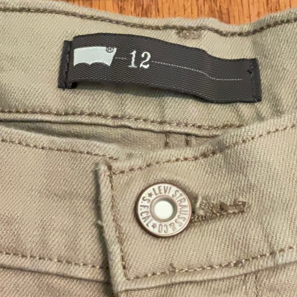 Levi Cuffed Tan Denim Capris LNC - Picture 2 of 6